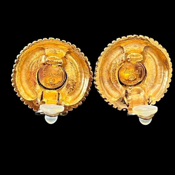 CHANEL Vintage Gripoix Earrings Clip On’s - Picture 3 of 5